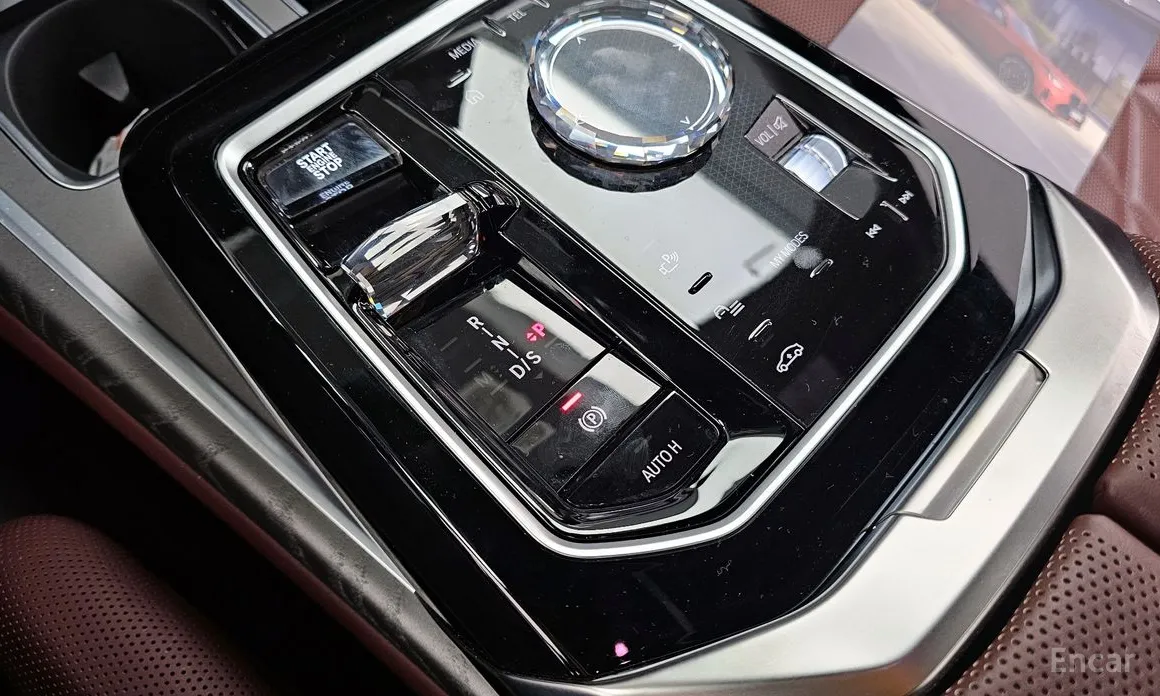 BMW 7 Series 2022 740i sDrive Design Pure Excellence