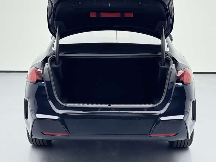 BMW 2 Series 2025 2025款 225L M运动曜夜套装