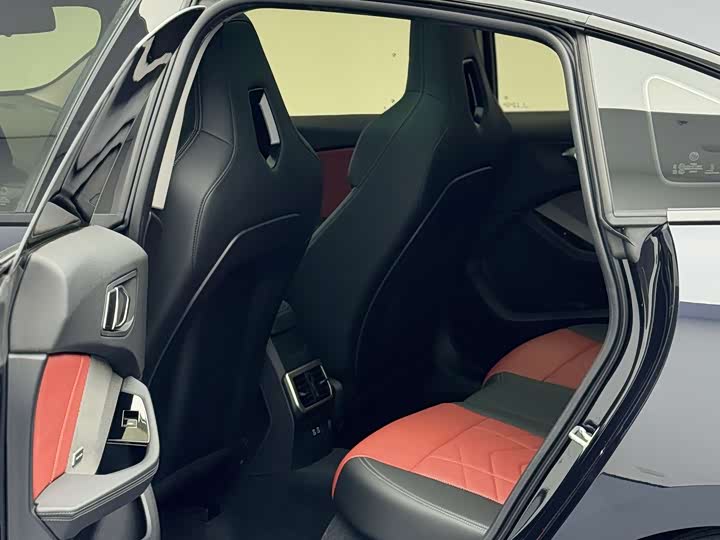 BMW 2 Series 2025 2025款 225L M运动曜夜套装