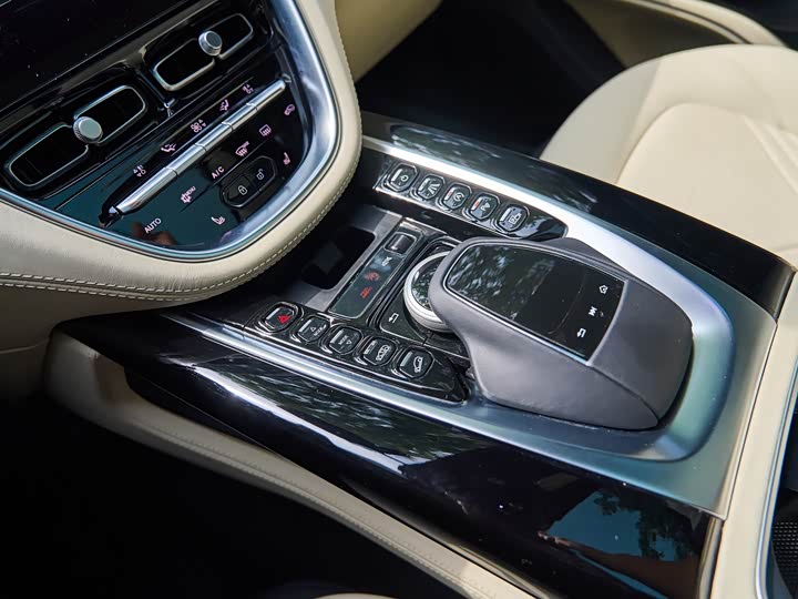 Aston Martin DBX 2022 2022款 3.0T STRAIGHT-SIX