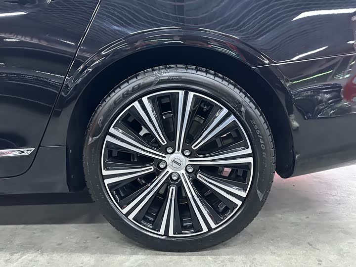 Volvo S90 2025 2025款 B5 智雅豪华版