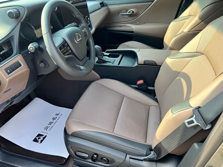 Lexus ES 2025 2025款 300h 臻享版