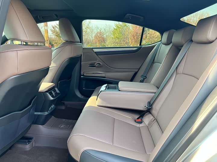 Lexus ES 2025 2025款 300h 臻享版