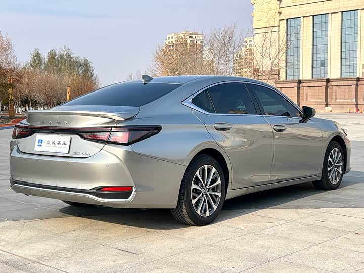 Lexus ES 2025 2025款 300h 臻享版