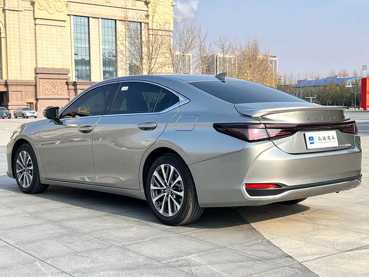 Lexus ES 2025 2025款 300h 臻享版