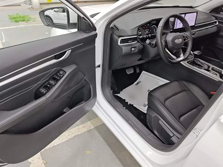 Geely Emgrand 2025 2025款 第4代 1.5L CVT尊贵型