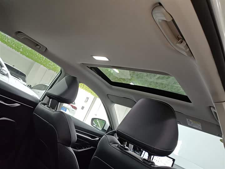 Geely Emgrand 2025 2025款 第4代 1.5L CVT尊贵型