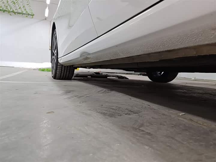 Geely Emgrand 2025 2025款 第4代 1.5L CVT尊贵型