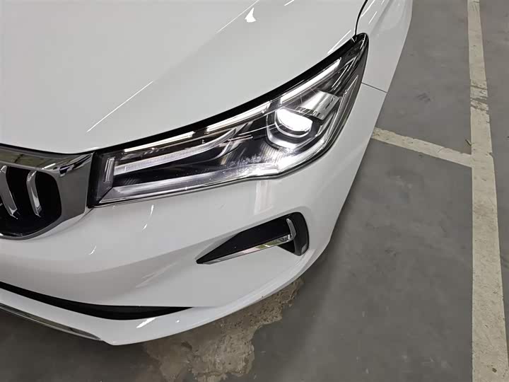 Geely Emgrand 2025 2025款 第4代 1.5L CVT尊贵型