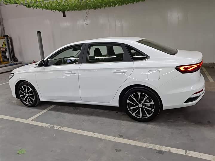 Geely Emgrand 2025 2025款 第4代 1.5L CVT尊贵型