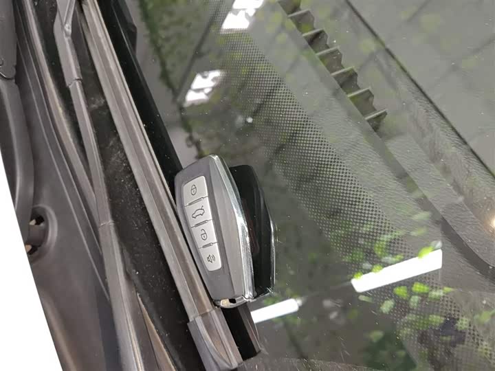 Geely Emgrand 2025 2025款 第4代 1.5L CVT尊贵型