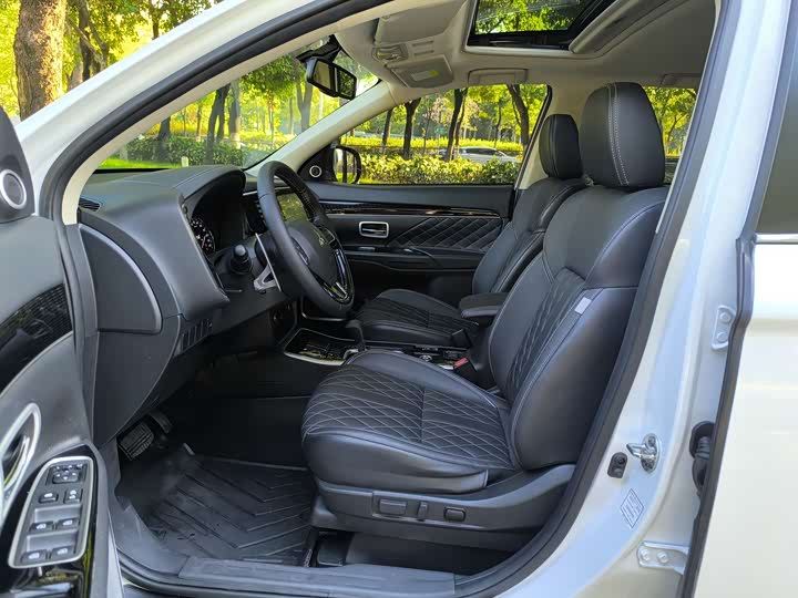 Mitsubishi Outlander 2021 2021款 2.4L 四驱致享版 7座
