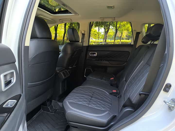 Mitsubishi Outlander 2021 2021款 2.4L 四驱致享版 7座