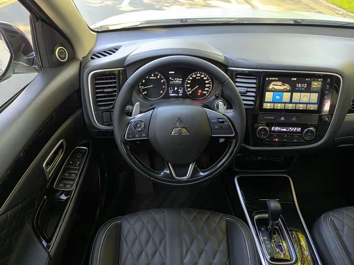 Mitsubishi Outlander 2021 2021款 2.4L 四驱致享版 7座