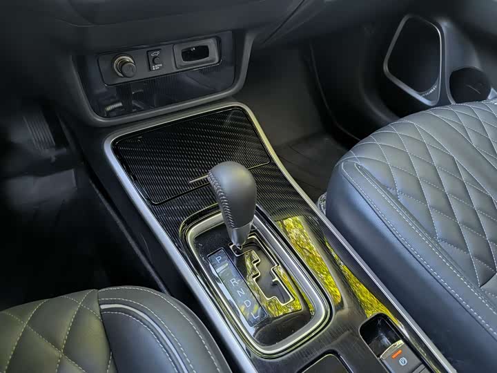 Mitsubishi Outlander 2021 2021款 2.4L 四驱致享版 7座