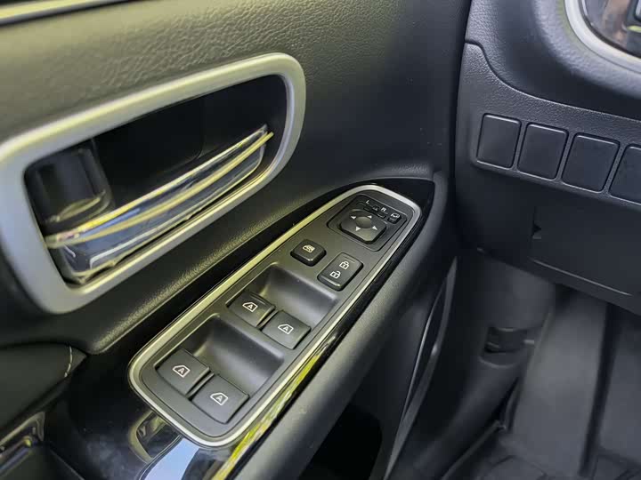 Mitsubishi Outlander 2021 2021款 2.4L 四驱致享版 7座