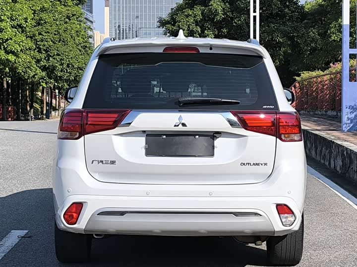 Mitsubishi Outlander 2021 2021款 2.4L 四驱致享版 7座