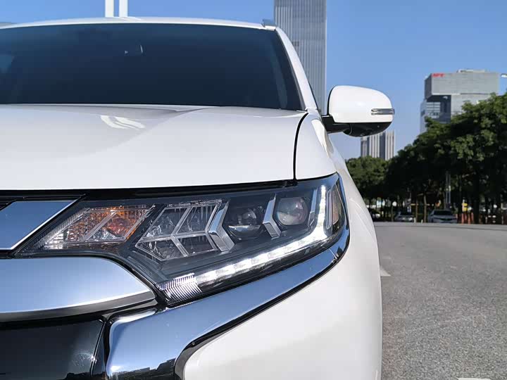 Mitsubishi Outlander 2021 2021款 2.4L 四驱致享版 7座