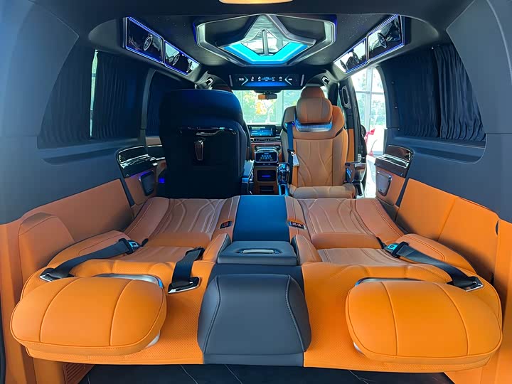 Mercedes-Benz Vito 2024 2024款 2.0T 商务版 7座