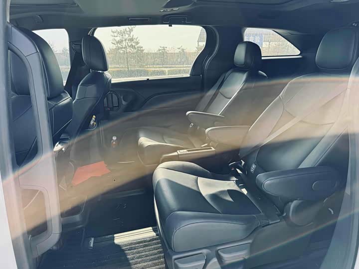 Toyota Granvia 2024 2024款 2.5L混动 尊贵PLUS版