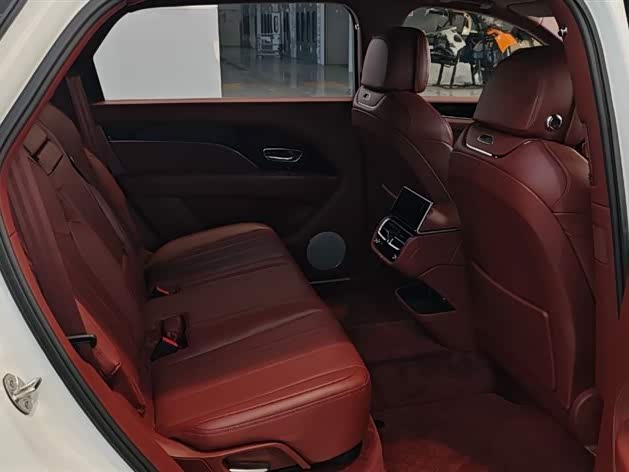 Bentley Bentayga 2024 2024款 4.0T V8 长轴距版