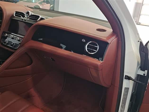 Bentley Bentayga 2024 2024款 4.0T V8 长轴距版