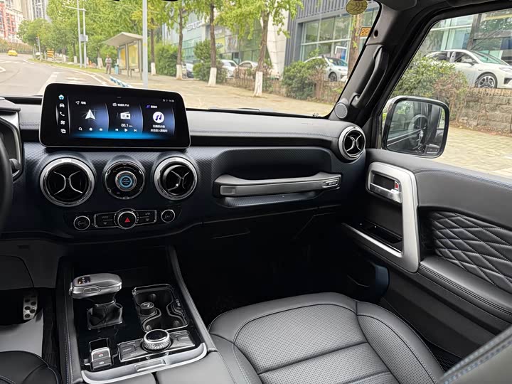 BAIC Beijing BJ40 2024 2024款 2.0D 刀锋英雄荣耀版