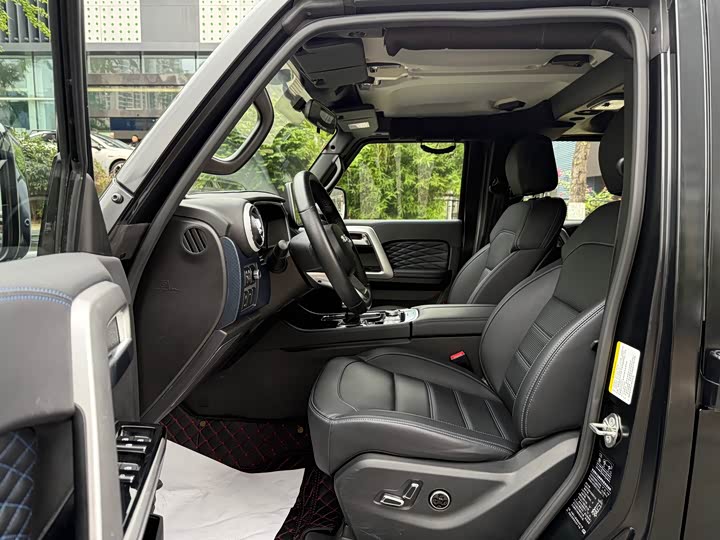 BAIC Beijing BJ40 2024 2024款 2.0D 刀锋英雄荣耀版