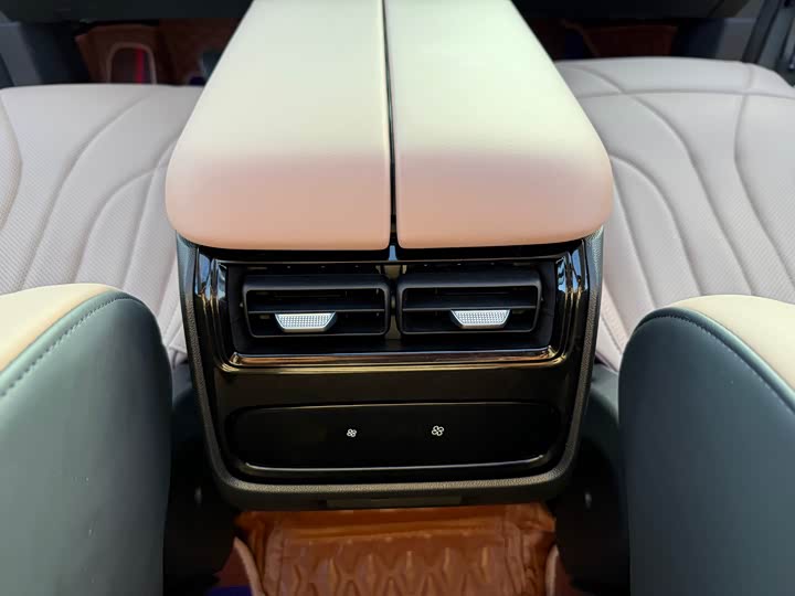 Chery Tiggo 8L 2024 2024款 2.0T 两驱尊贵版 5座