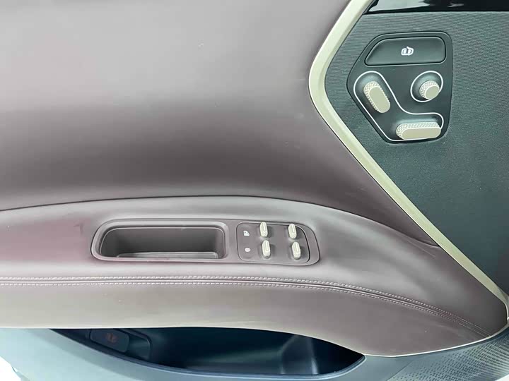 Avatr 11 2023 2023款 鸿蒙 116度 后驱版