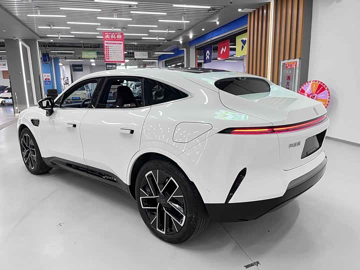 Avatr 11 2023 2023款 鸿蒙 116度 后驱版