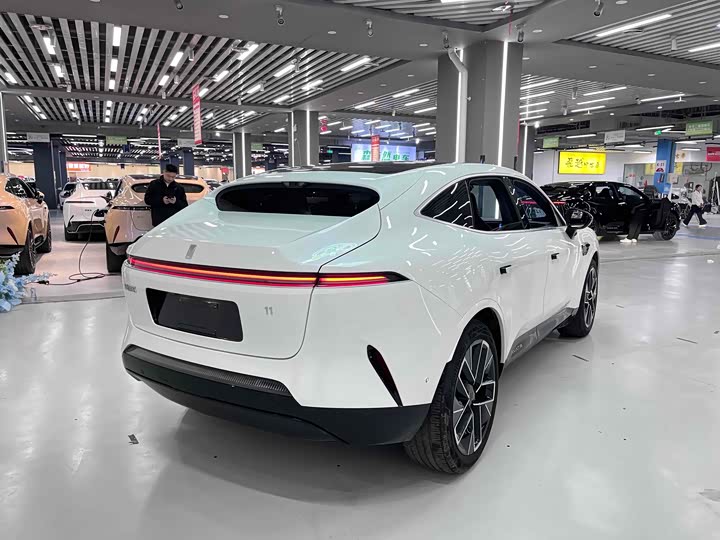 Avatr 11 2023 2023款 鸿蒙 116度 后驱版