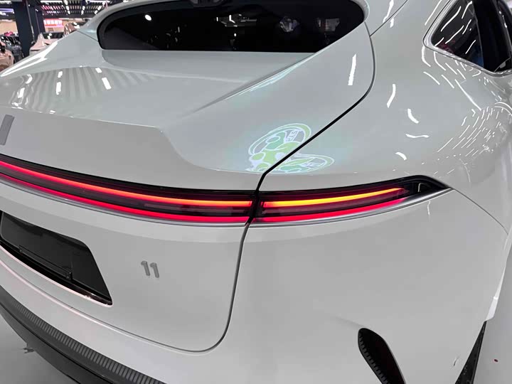 Avatr 11 2023 2023款 鸿蒙 116度 后驱版