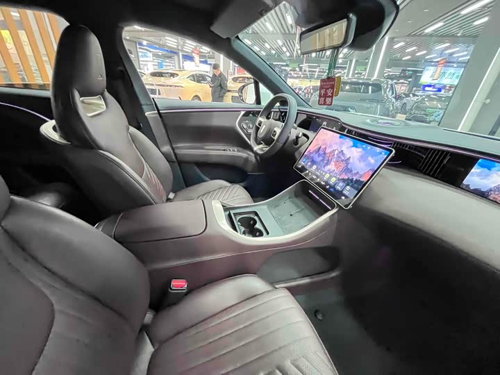 Avatr 11 2023 2023款 鸿蒙 116度 后驱版