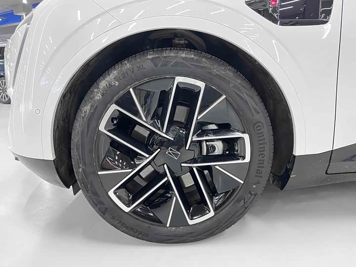 Avatr 11 2023 2023款 鸿蒙 116度 后驱版