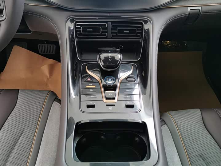 BYD Frigate 07 2024 2024款 荣耀版 DM-i 100KM 豪华型