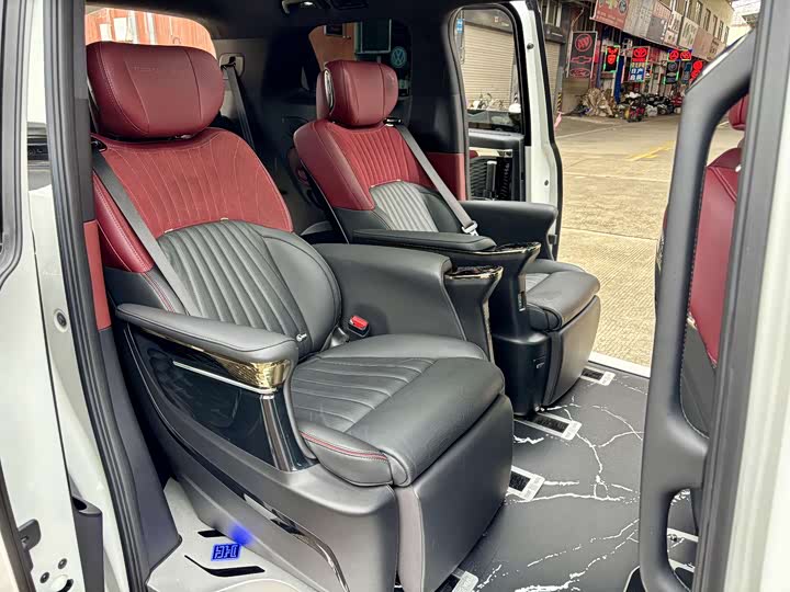 GAC Trumpchi M8 2024 2024款 宗师系列 双擎 旗舰版