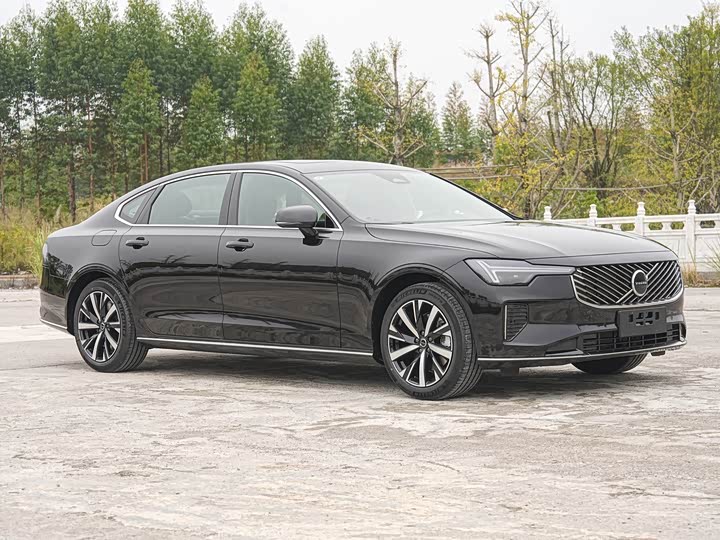 2026 Volvo S90