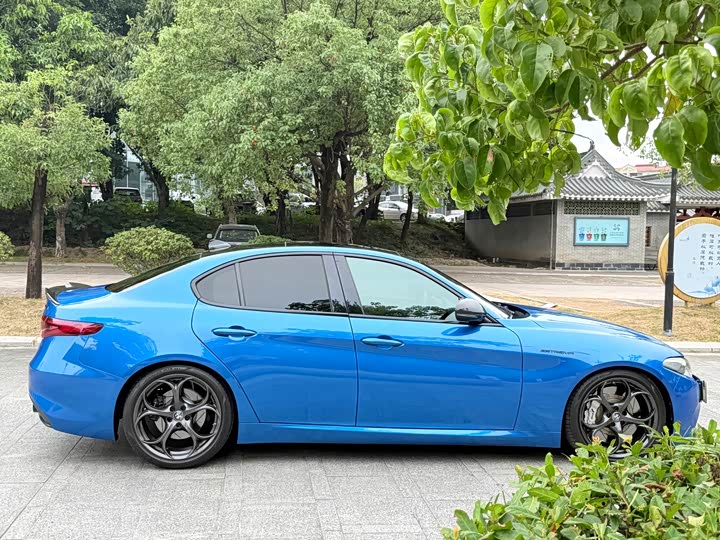 Alfa Romeo Giulia 2022 2022款 2.0T 280HP Estrema
