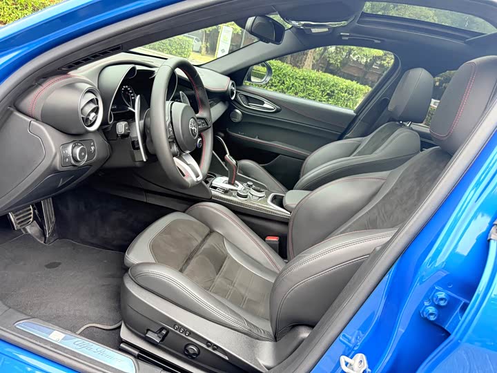 Alfa Romeo Giulia 2022 2022款 2.0T 280HP Estrema