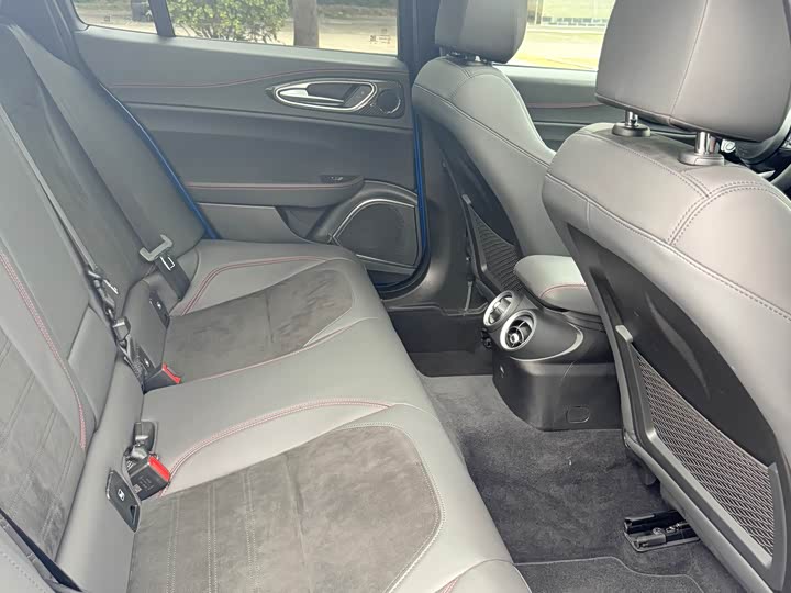 Alfa Romeo Giulia 2022 2022款 2.0T 280HP Estrema