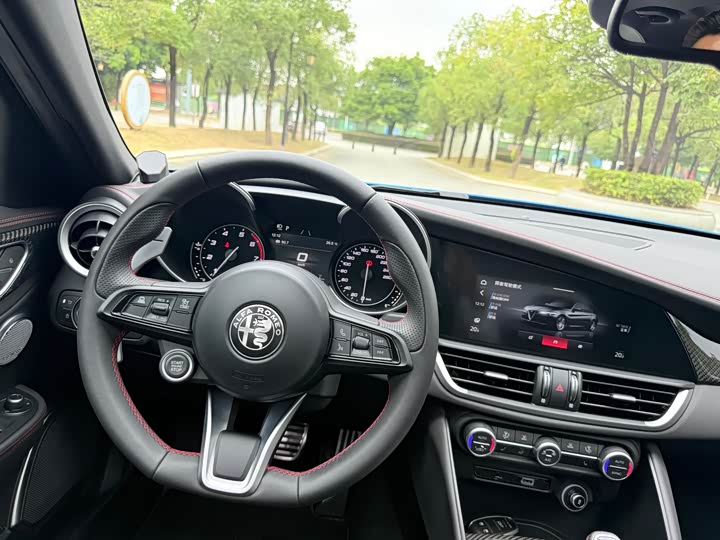 Alfa Romeo Giulia 2022 2022款 2.0T 280HP Estrema