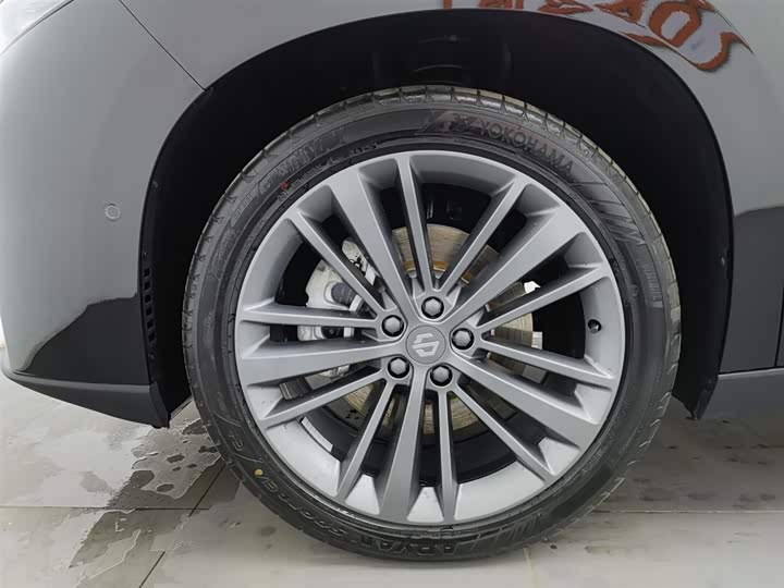 Leapmotor C16 2026 2026款 增程 280激光雷达智尊版 5座