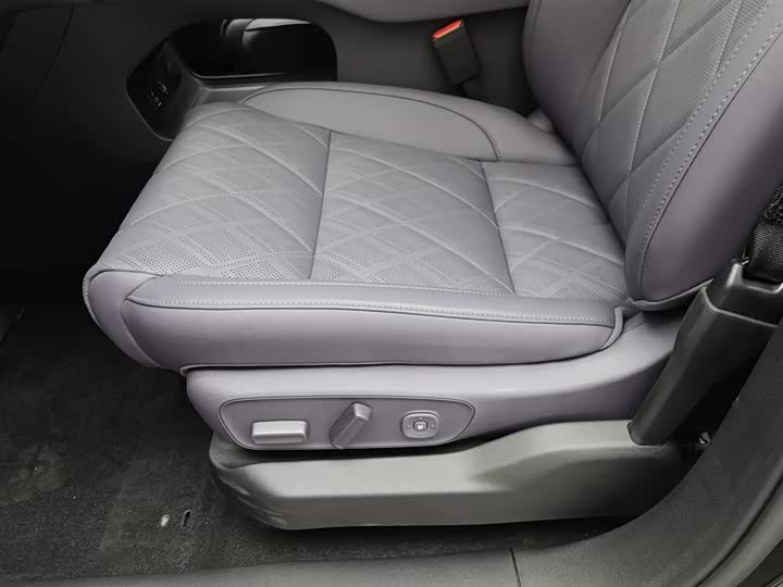 Leapmotor C16 2026 2026款 增程 280激光雷达智尊版 5座