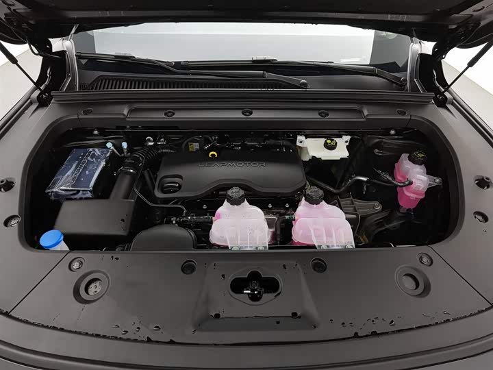 Leapmotor C16 2026 2026款 增程 280激光雷达智尊版 5座