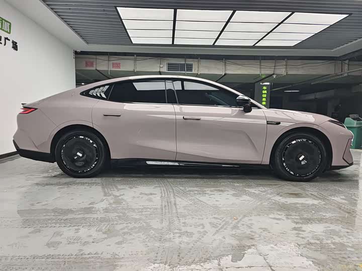 Geely Galaxy E8 2024 2024款 550km 后驱龙腾版