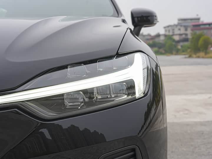 Volvo XC60 2026 2026款 B5 四驱智远豪华版