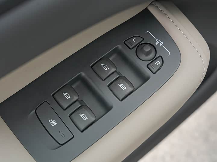 Volvo XC60 2026 2026款 B5 四驱智远豪华版