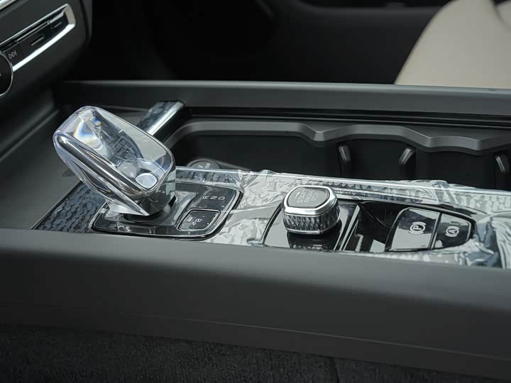 Volvo XC60 2026 2026款 B5 四驱智远豪华版