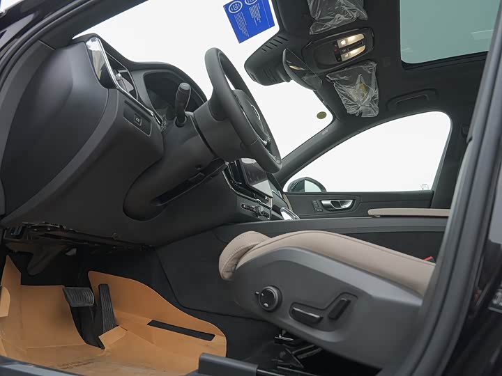 Volvo XC60 2026 2026款 B5 四驱智远豪华版